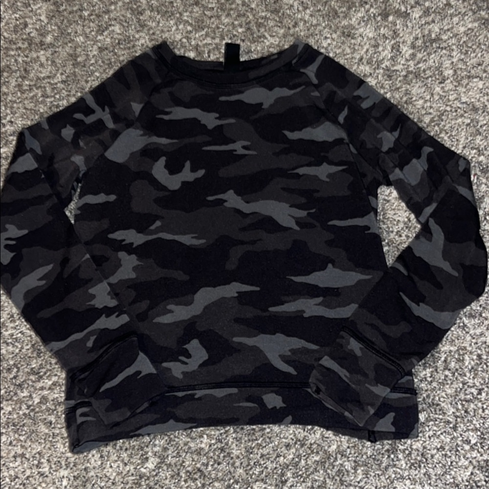 Athleta Girls Camo Print Sweatshirt with thumbholes size 8/10